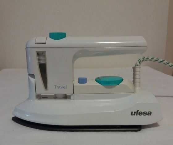 Ferro de engomar compacto marca UFESA - Travel