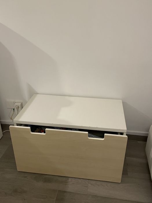 Banco Ikea para arrumação de brinquedos branco/bege claro