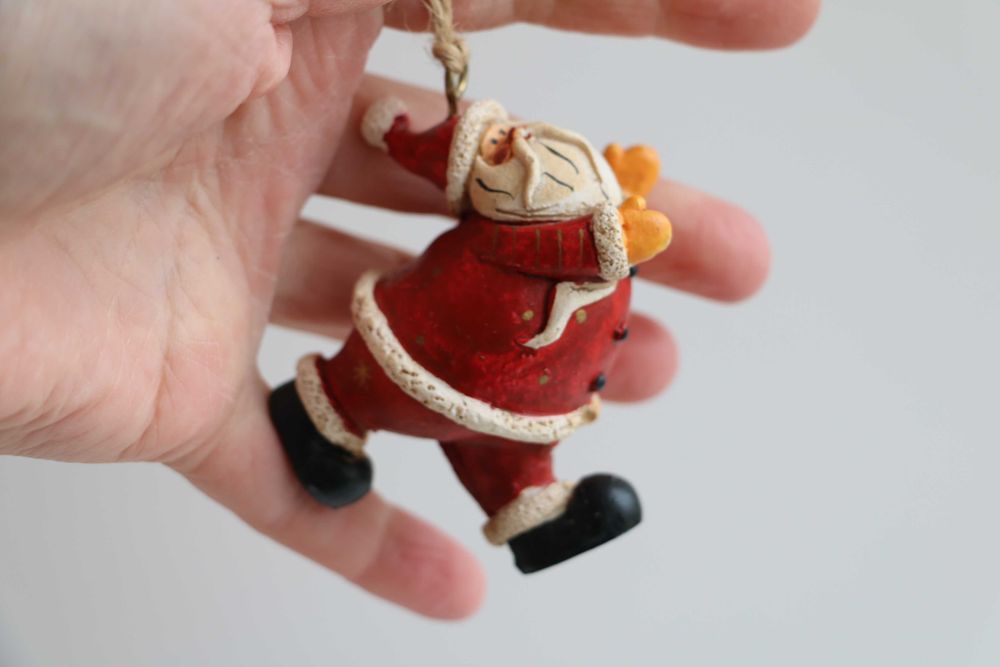 новорічні іграшки на ялинку нові