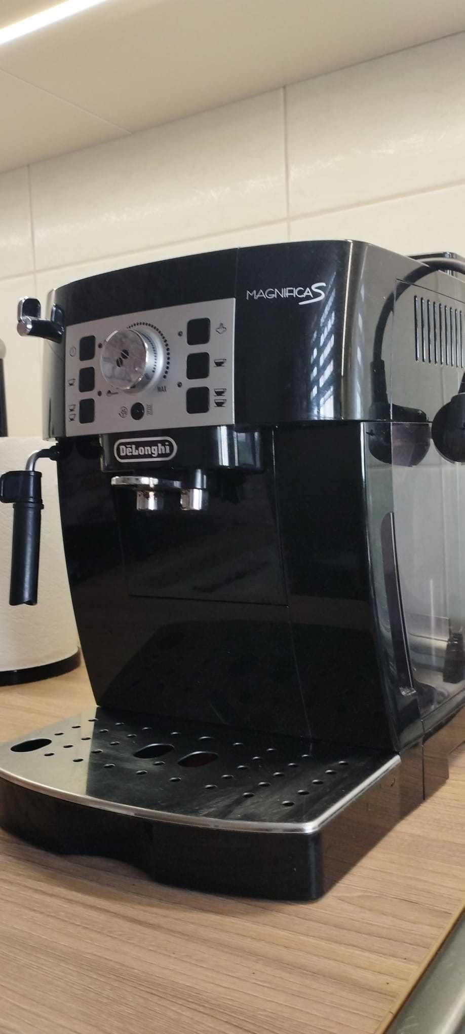 Sprzedam ekspres De Longhi Magnifica S
