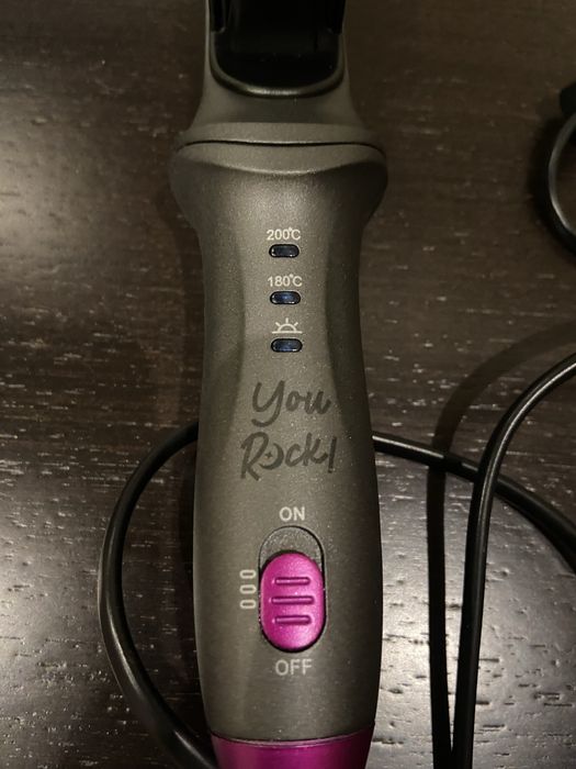 Escova eletrica, modeladora 220, facil de transportar e deixa o cabelo