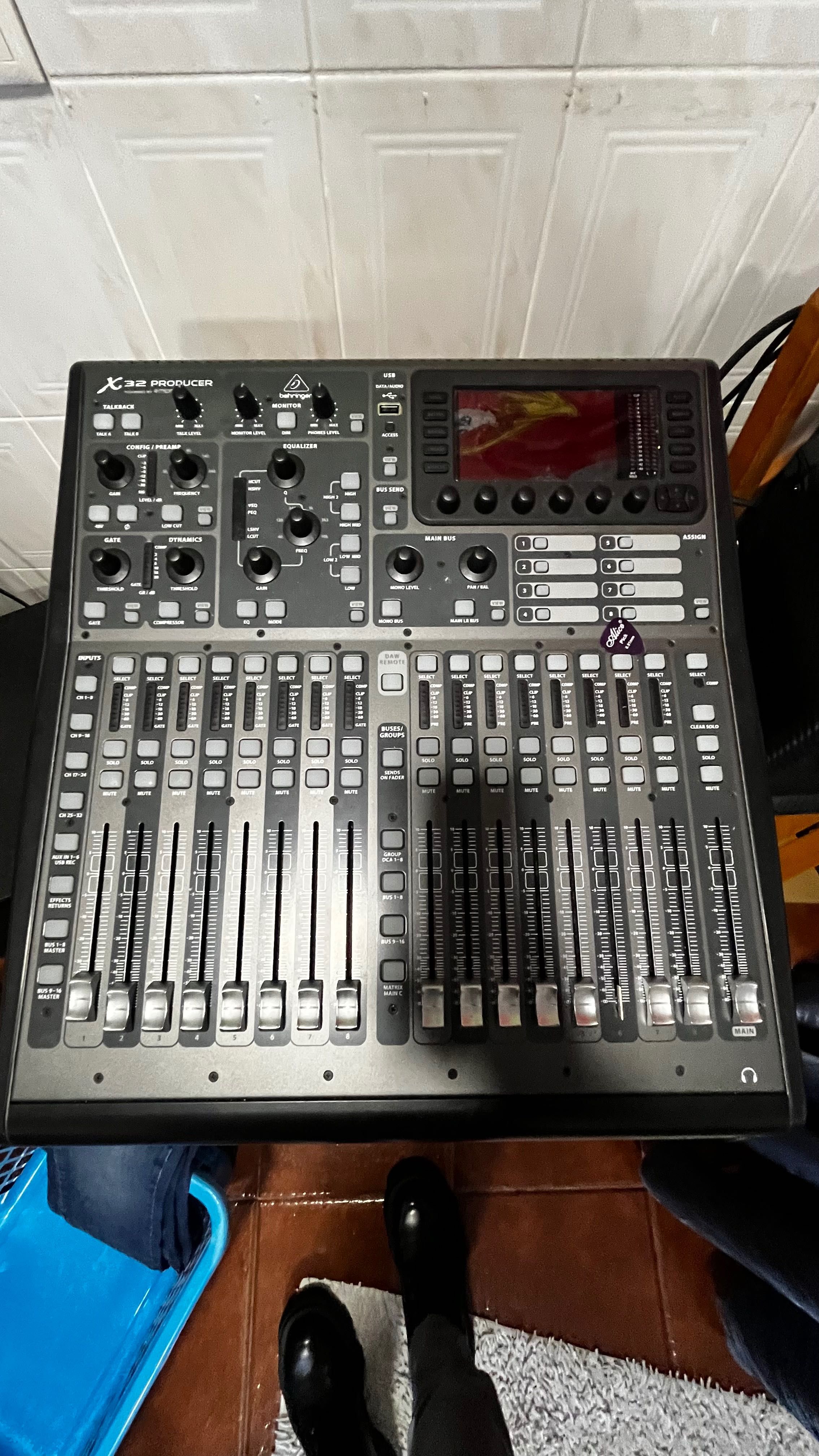 Mesa de som com PA