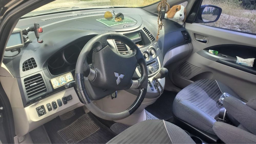 Продам авто Mitsubishi Grandis — семимісний мінівен