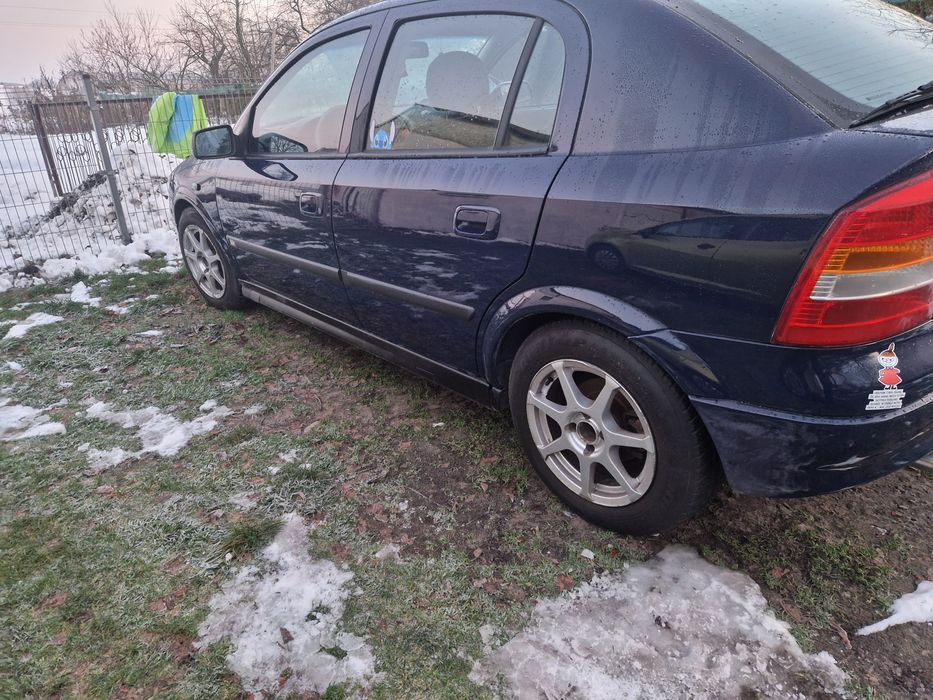 Sprzedam  Astrę  z gazem