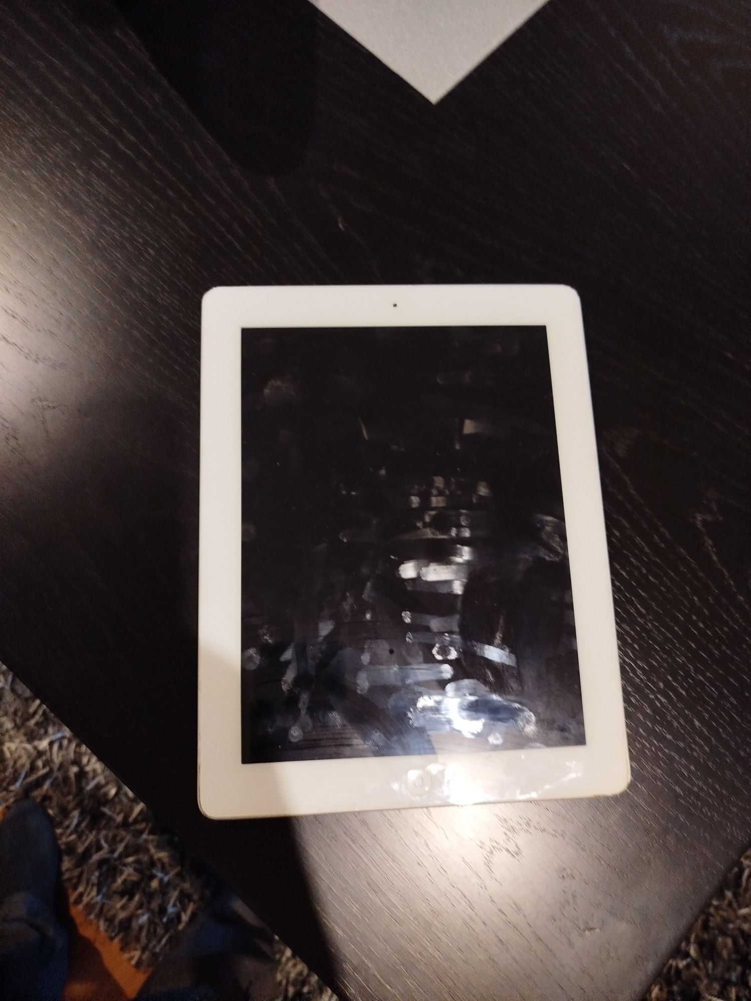 iPad WiFi 16gb.         .