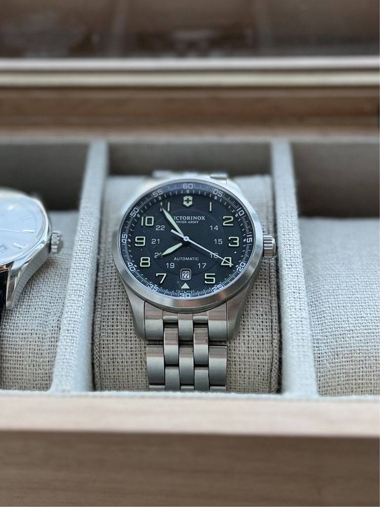 Zegarek VICTORINOX Airboss automatic