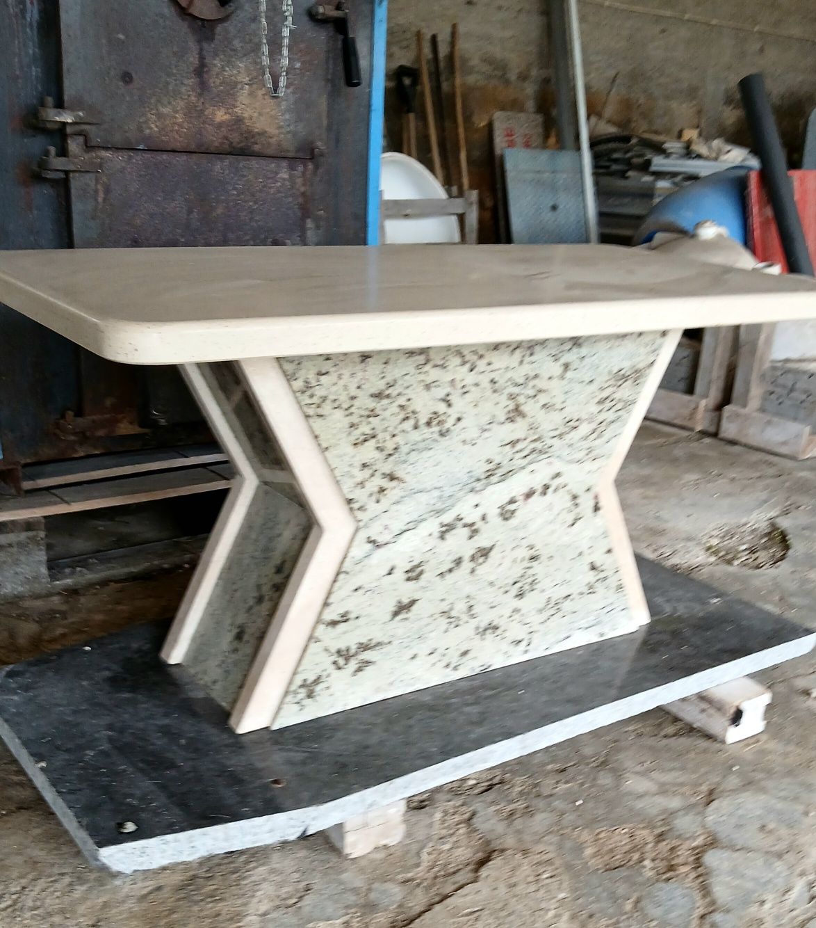 Mesa decorativa em granito