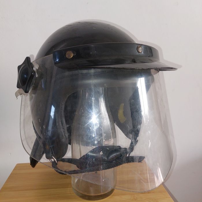 Kask ochronny "SEZAM" - spadochronowy wz.65 z elementami ZOMO PSP