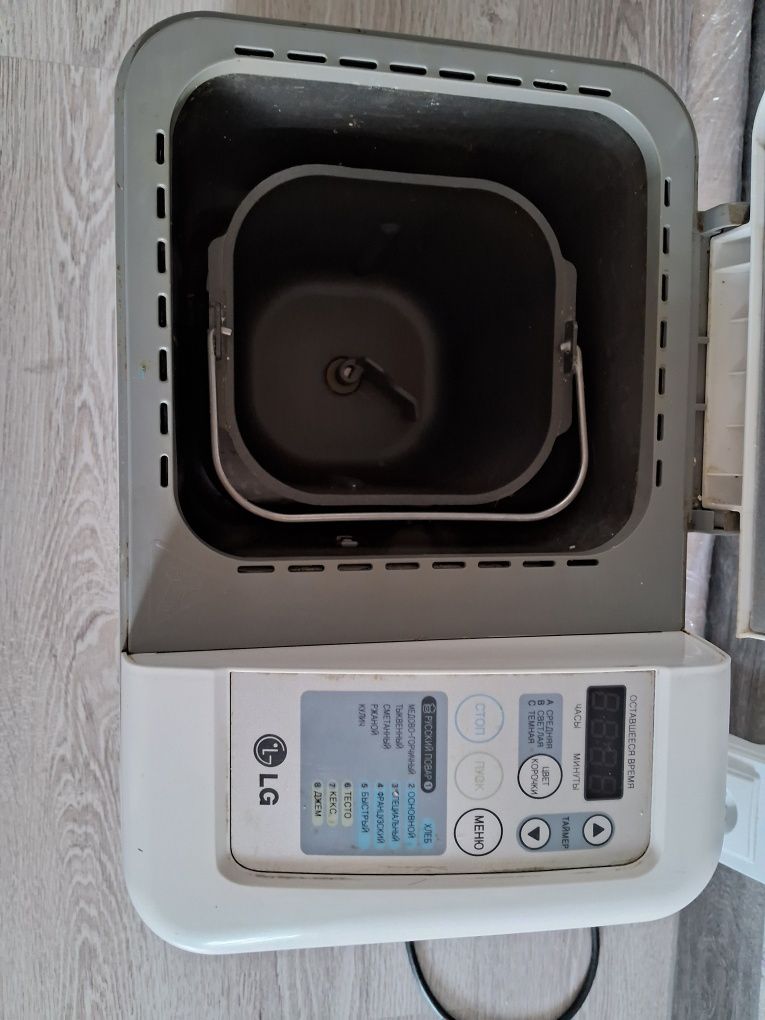 Хлібопіч      LG