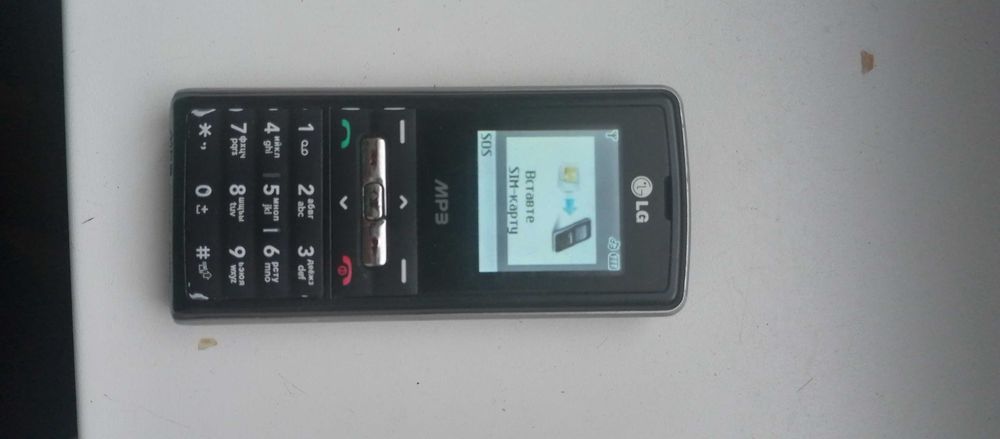 Телефон LG KP110 кнопочный