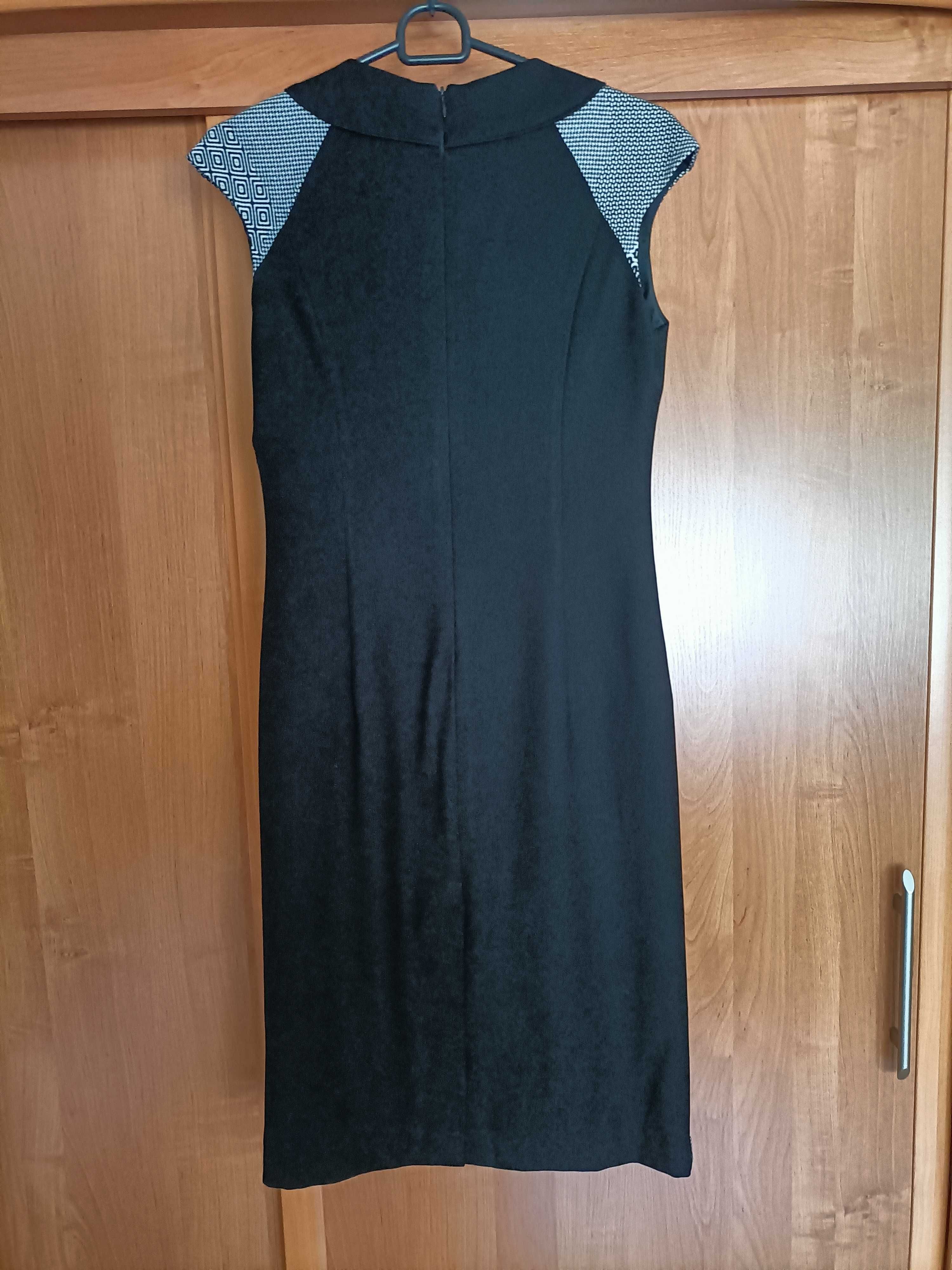 Sukienka elegancka bez rękawów Pretty One r. 38