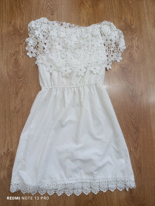 Жіноча сукня. Білого кольору. Розмір s-m.