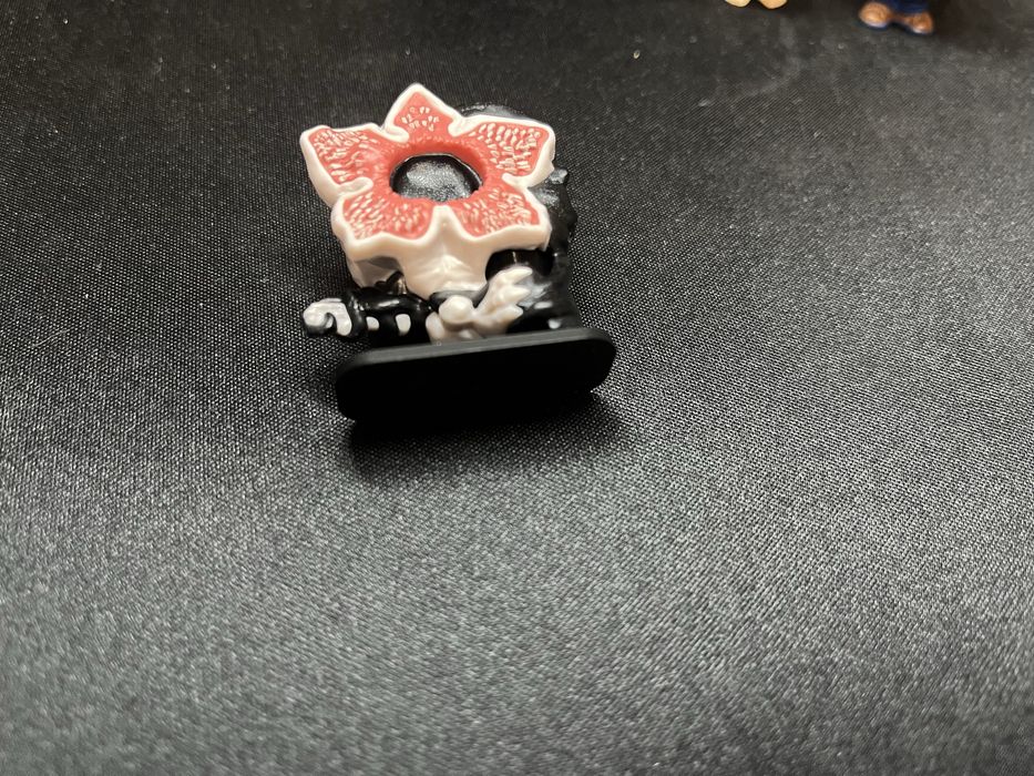 Продаю повторки дивні дива stranger things