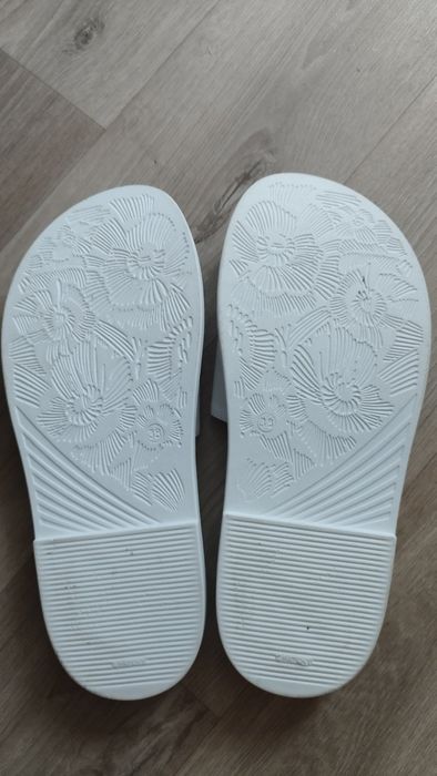 Шльопанці шкіряні