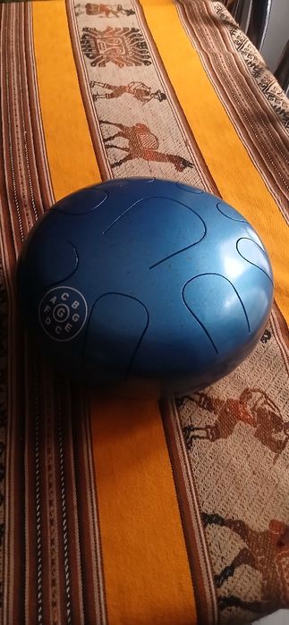 Instrumento musical tongue drum