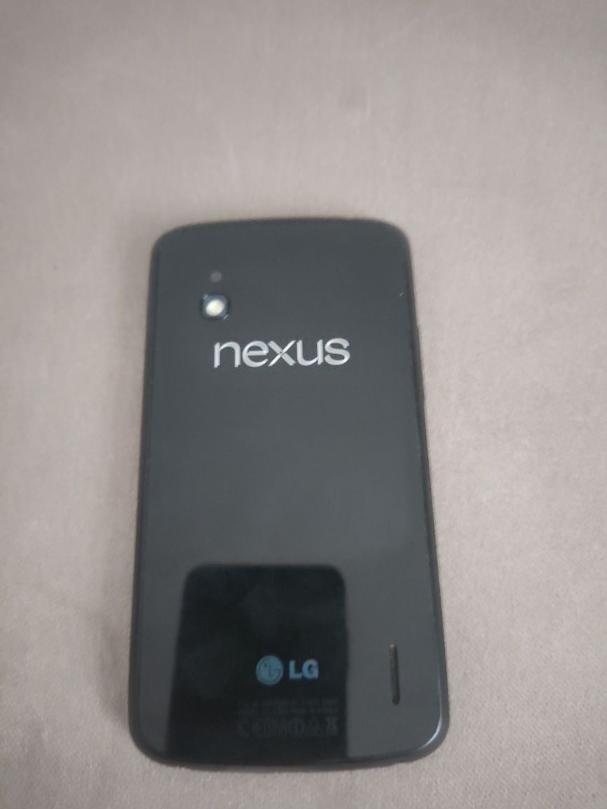 Telefon Nexus 4 czarny z cyanogen mod