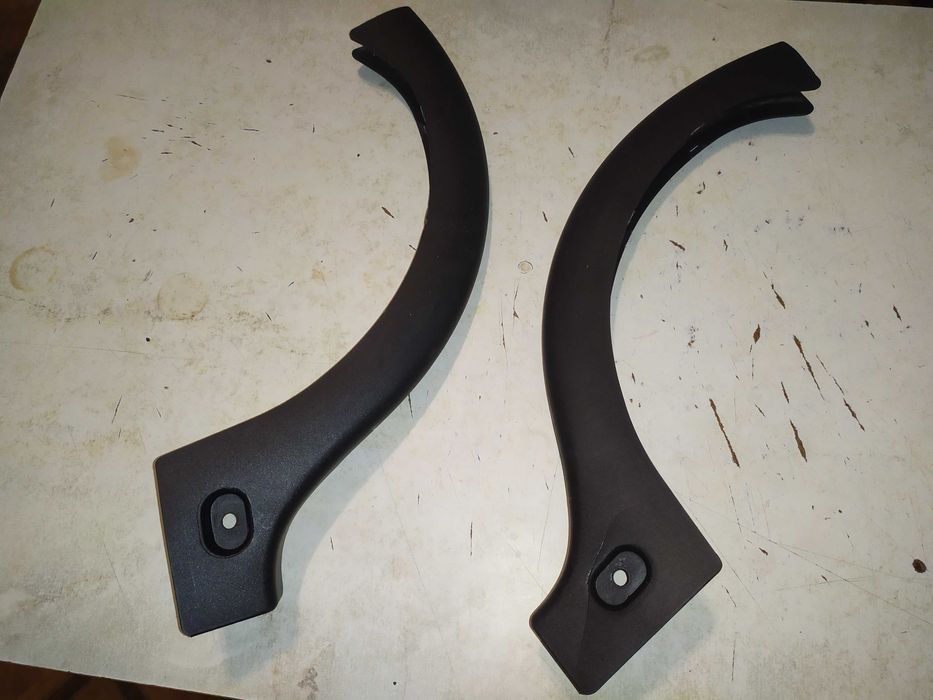 Накладки пластик на петлі кришки багажника Mercedes w210 очкарик седан