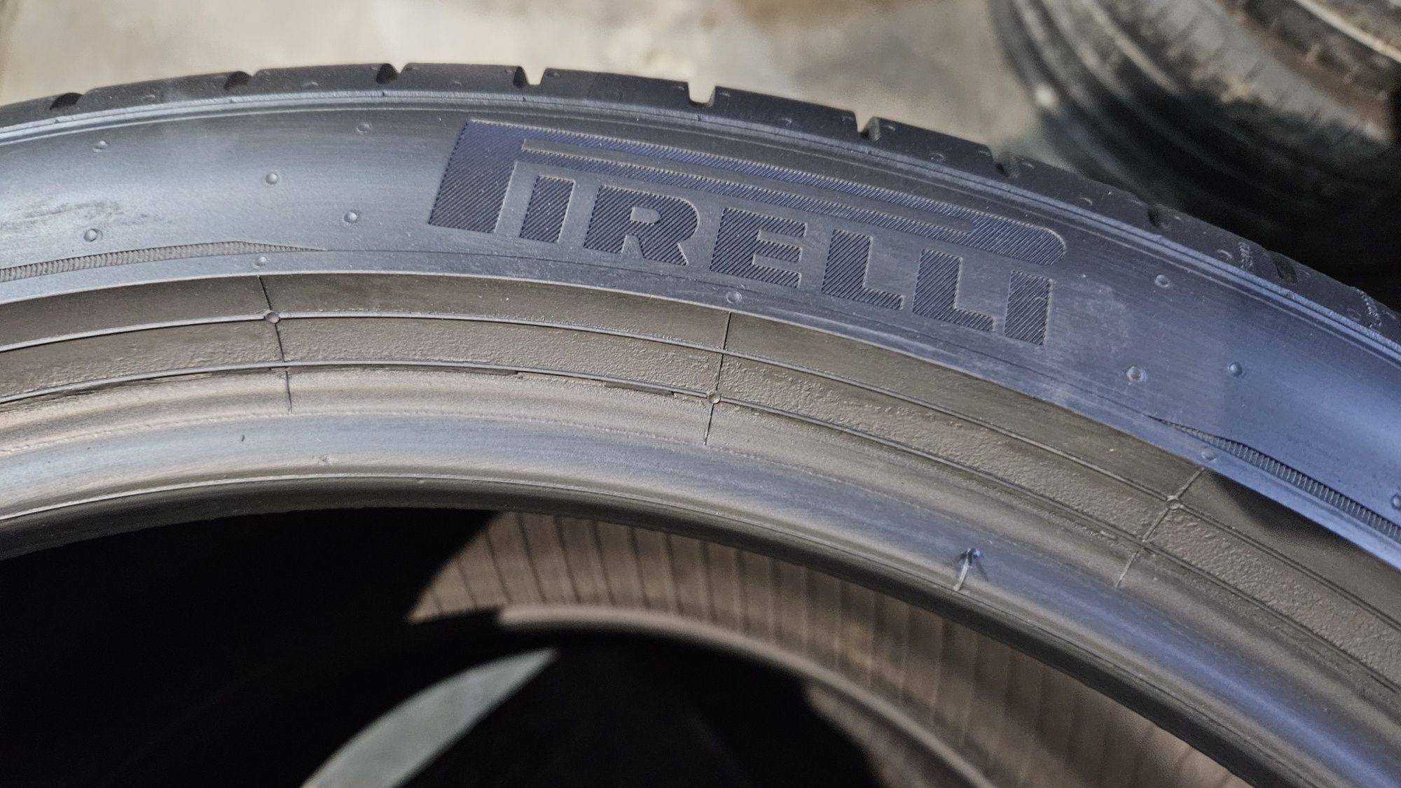 2x Pirelli 275/35R20 P Zero Run Flat LATO