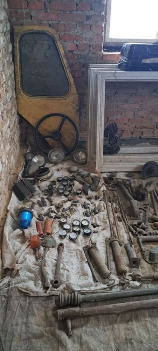 Продам     Дверь правая  до ЮМЗ  продаю запчасти  трактора