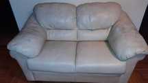 Sofa dwuos bardzo wygodna Jysk, biurko, fotel biurowy