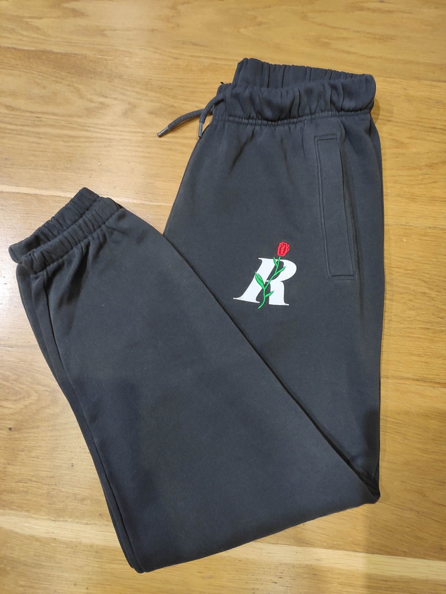 H&M spodnie dresowe dla chłopca joggers rozmiar XS