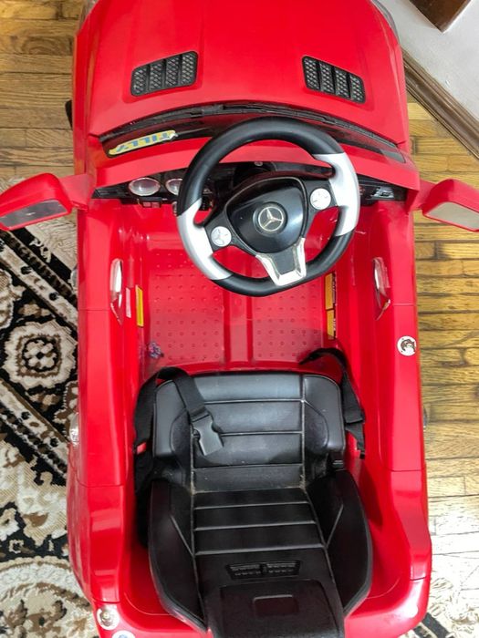 Електромобіль дитячтй автомобіль з керуванням