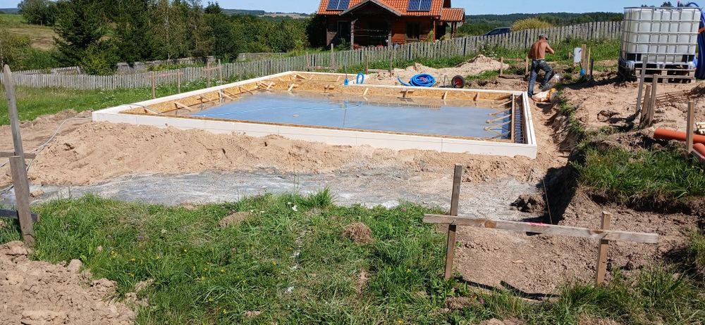 Budowa płyt fundamentowych, fundamentów punktowych domów drewnianych