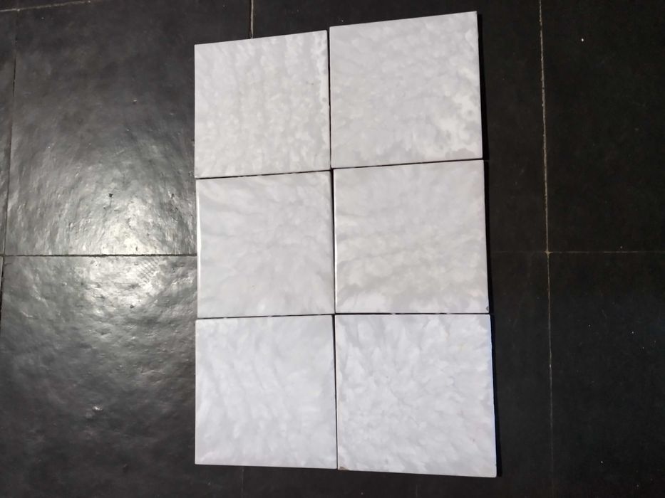 Продам кафель мрамор сiрий,15*15 см.Цiна 3 грн.штука.