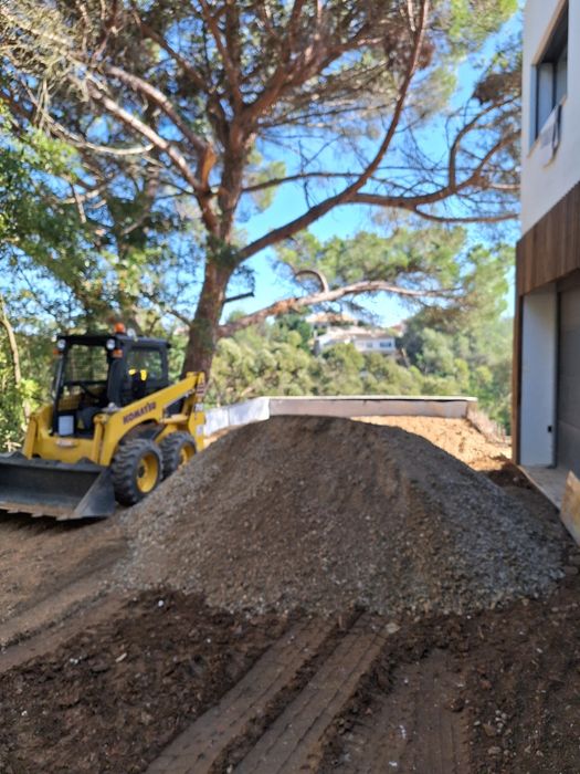 Serviços de retroescavadora e mini giratória