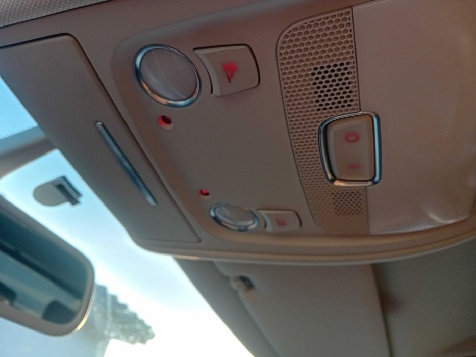 Carro como novo com todos os extras