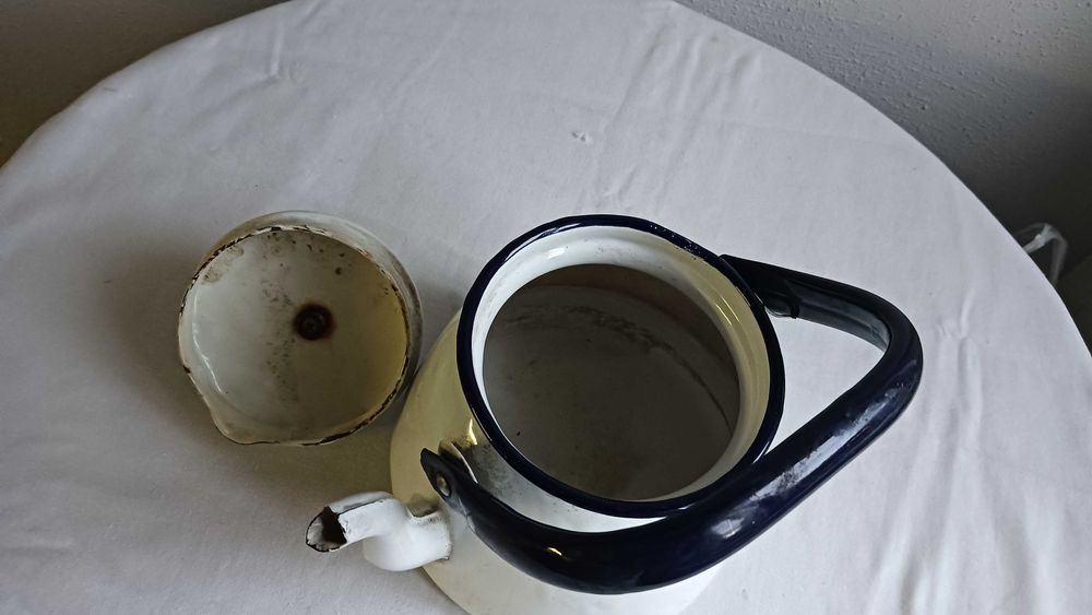 Stary sygnowany emaliowany czajnik - 1.5 L