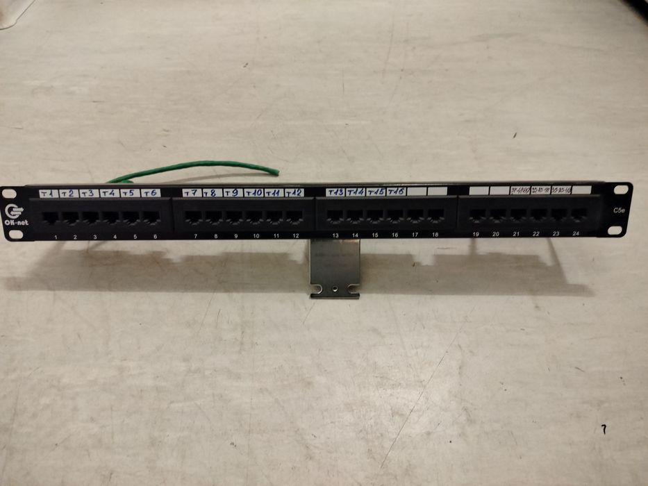 Патч-панель 24 портова