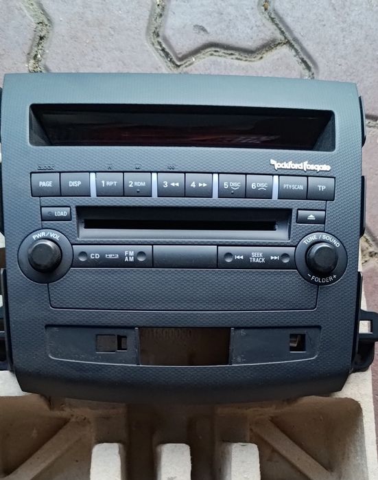 Panel plus radio ze zmieniarką Mitsubishi Outlander II RF
