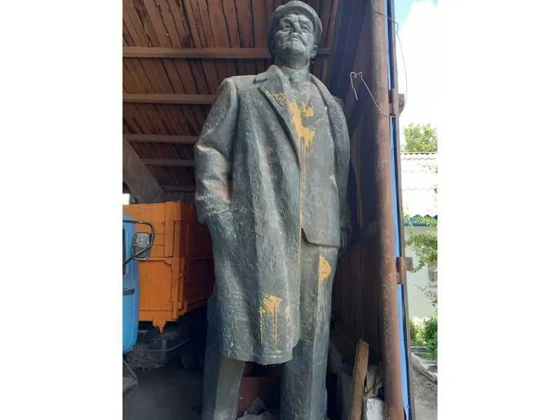 ПРОДАЖ - Бронзова фігура В. Леніна, із бронзи, маса - 2680 кг.