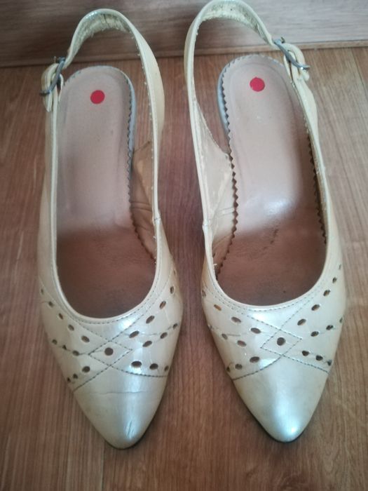 Buty damskie na obcasie roz 35