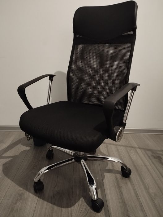 Fotel biurowy czarny