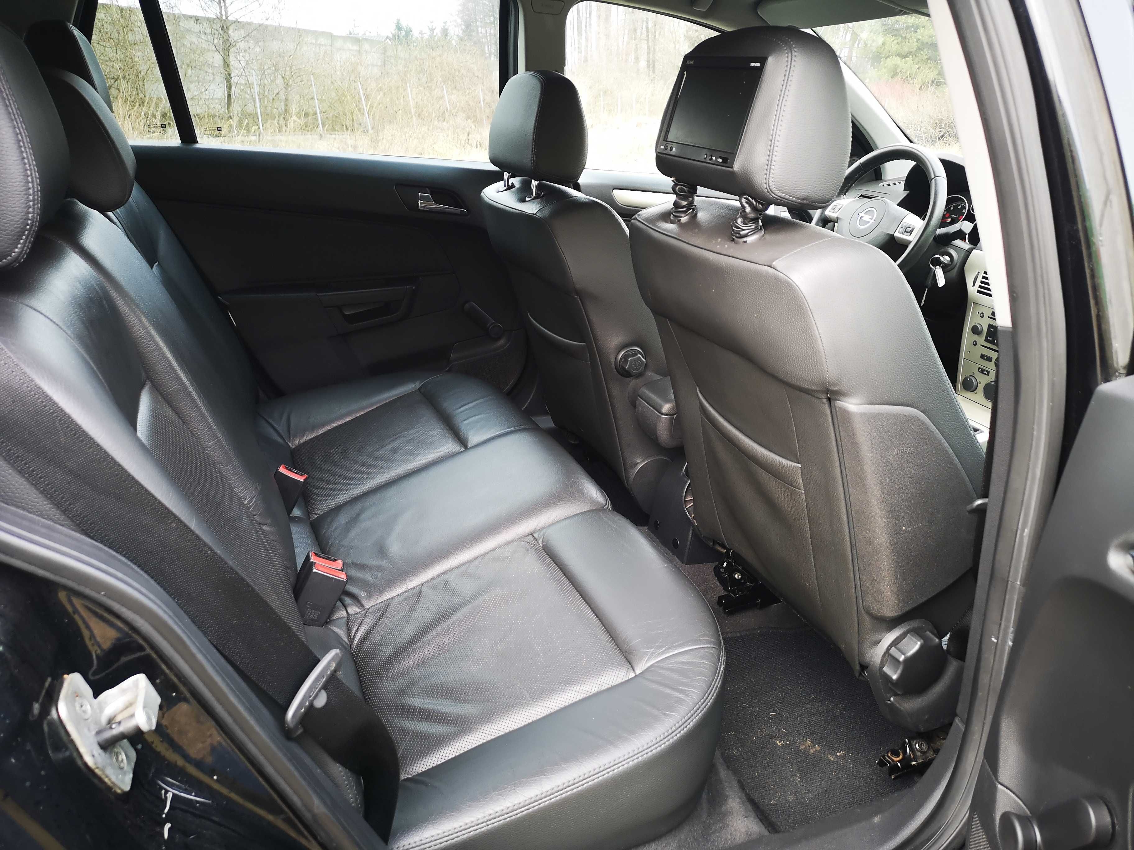 Opel Astra 1.6 Benz 115KM Klimatyzacja Nawigacja Skóra Grzane fotele