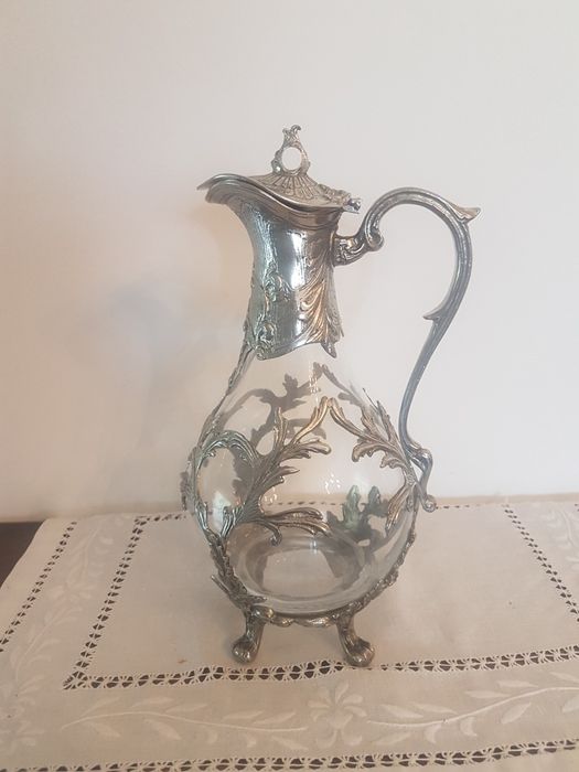 Jarro em cristal com estanho.altura 32 cm.