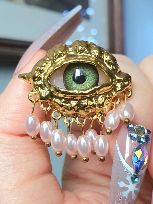 Anel surrealista olho verde, metal dourado, anel ajustável