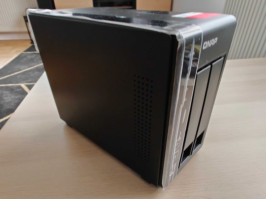 Serwer QNAP TS-251+ - Idealny domowy NAS z dyskami 2 x 2TB!