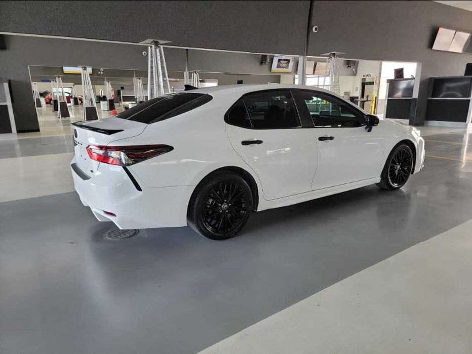 2022 Toyota Camry HYBRID SE