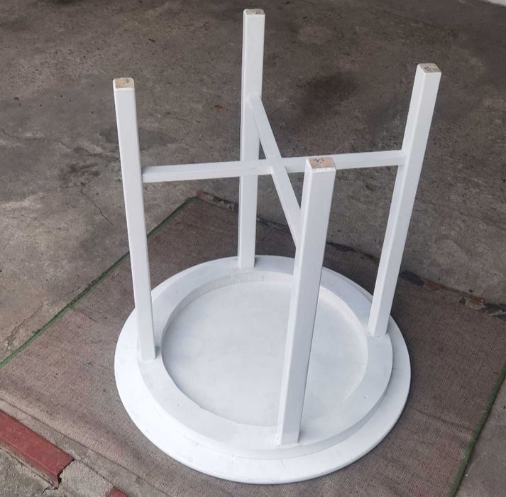 Okrągłe stoły, włoski lakier