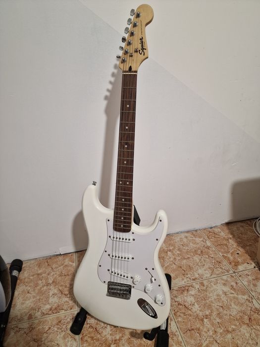 Guitarra Fender Sonic Stratocaster + Interface de áudio + Acessórios