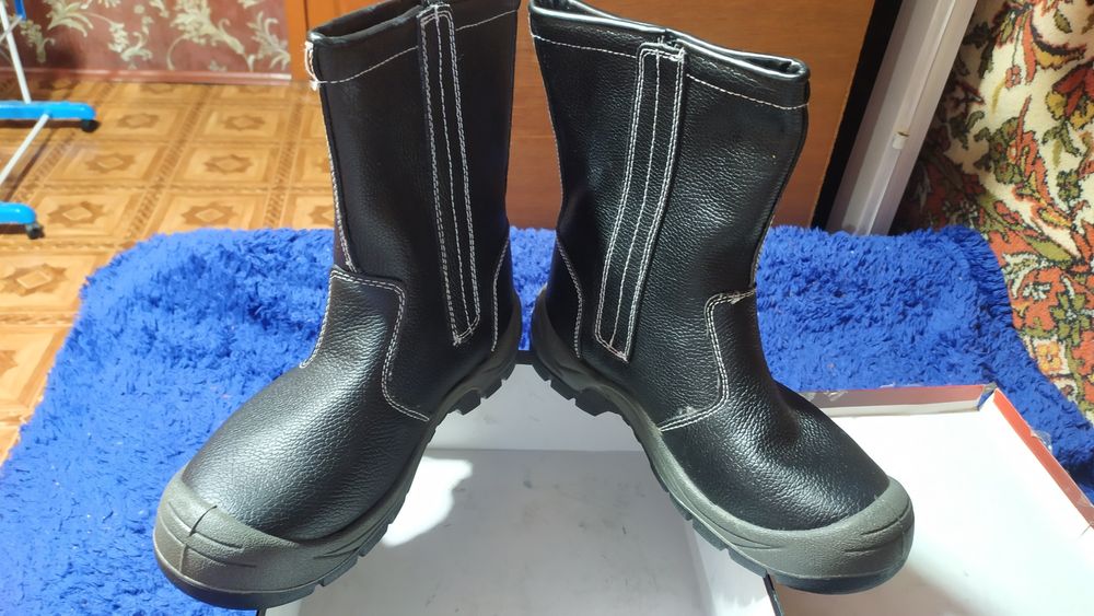 Сапожки зимні робочі.