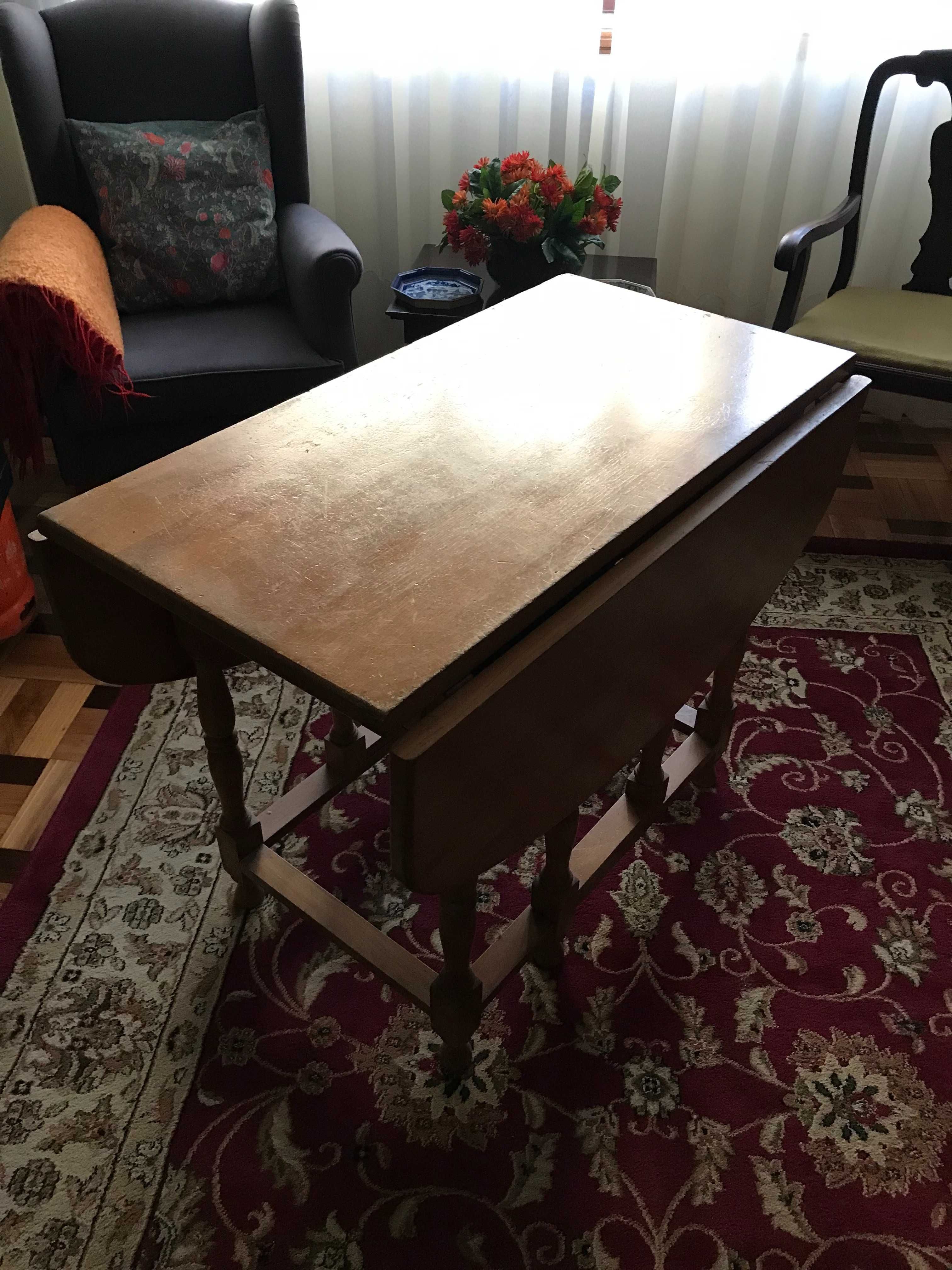 Mesa de jantar extensível de madeira maciça