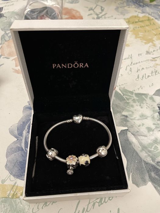 Продам браслет оригінал pandora з бусинками