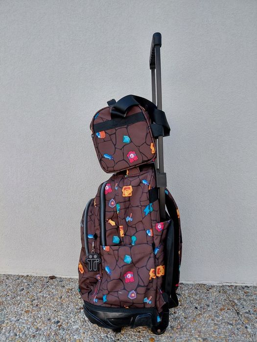 Conjunto mochila escolar e lancheira, com rodas. (Totto)