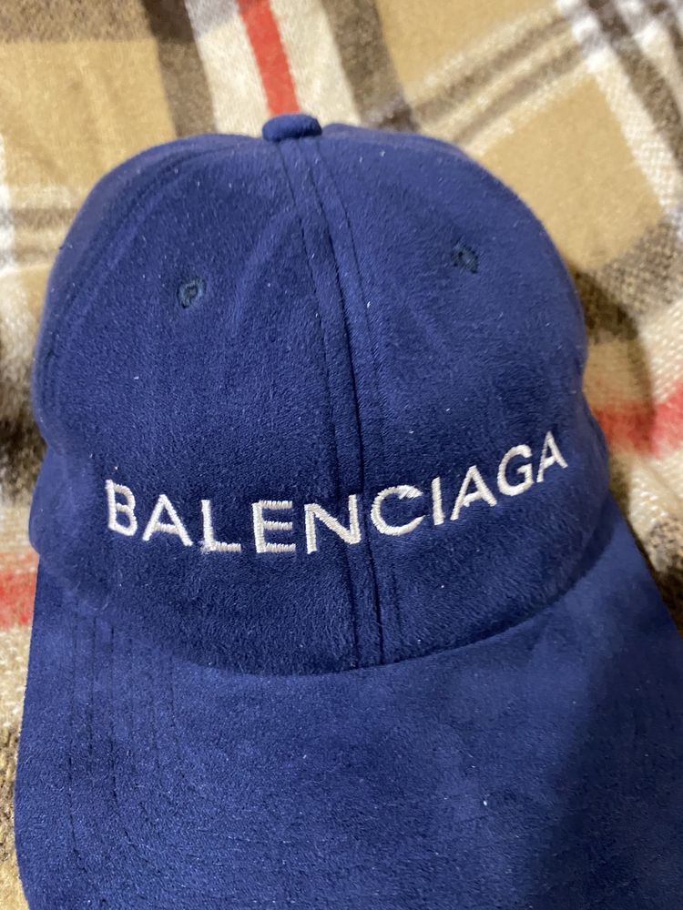 Balenciaga замшевая кепка