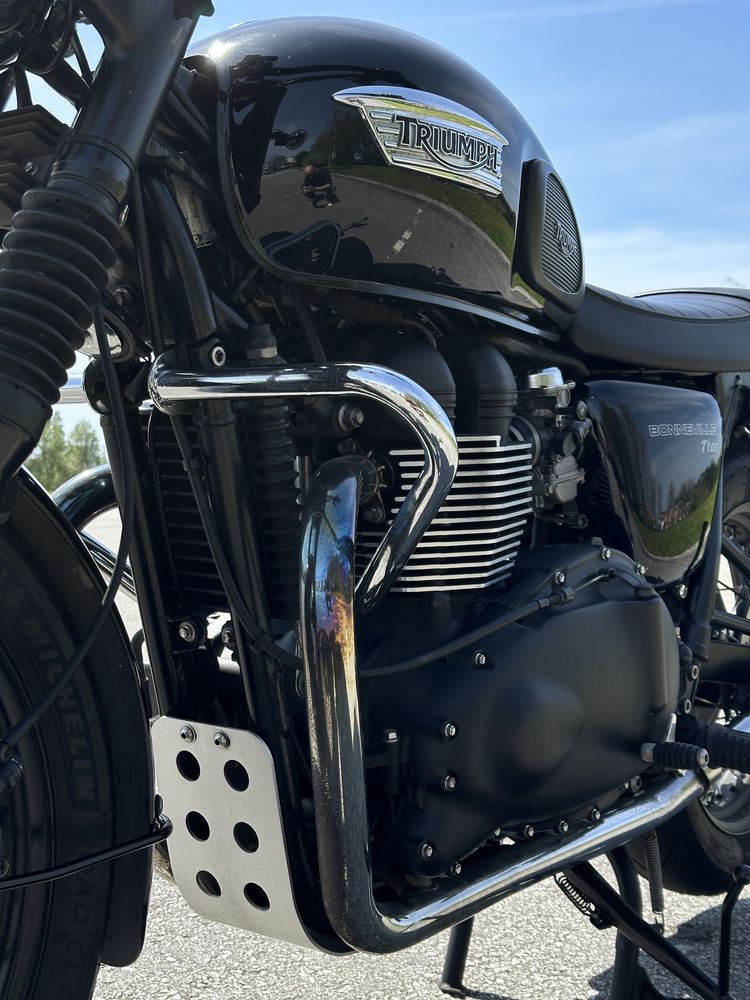 Triumph Bonneville T100 Black