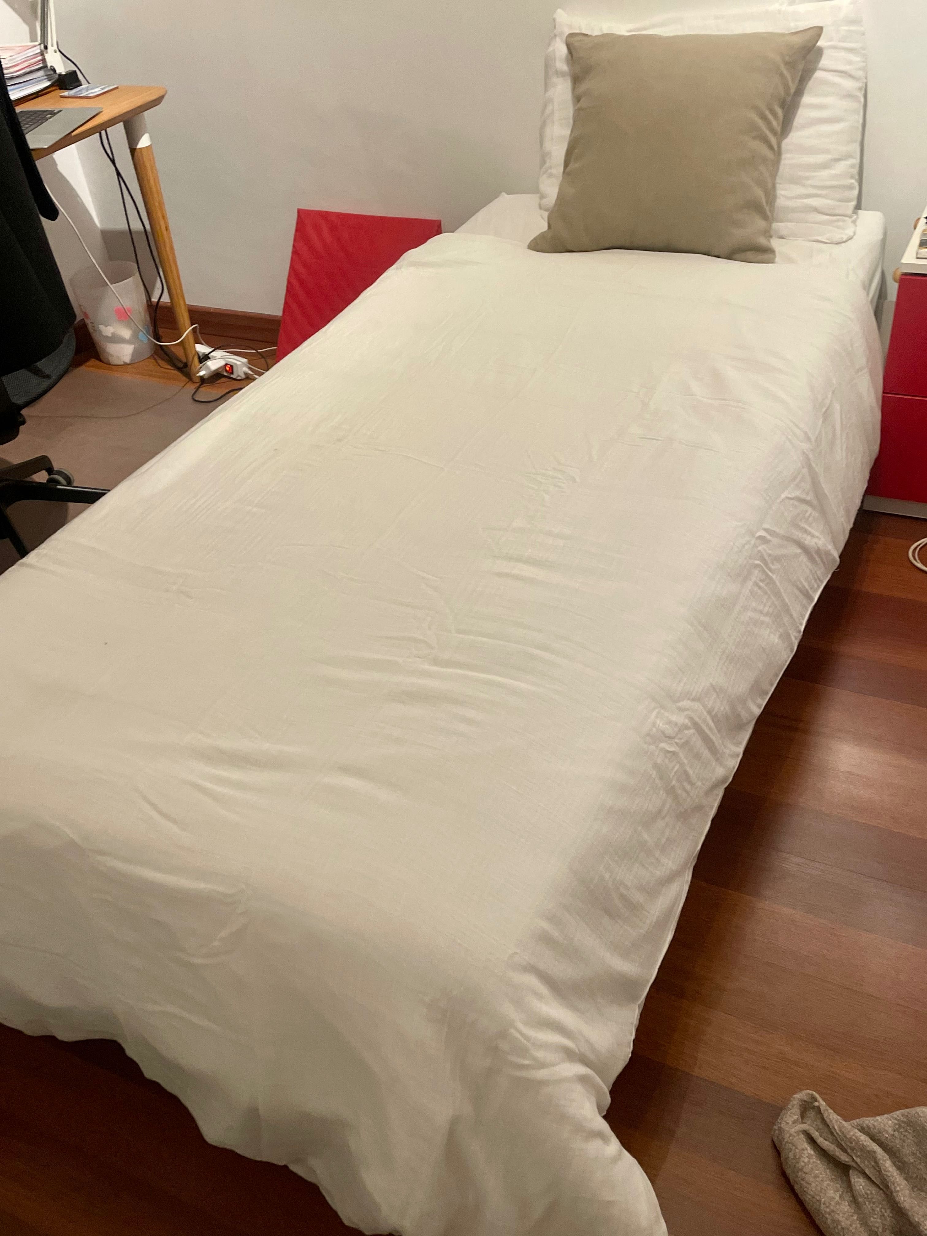 Sommier com Colchão (IKEA)